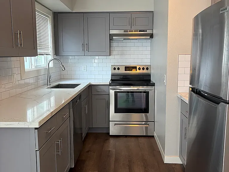 925 SW Holden St #3 — Photo 3