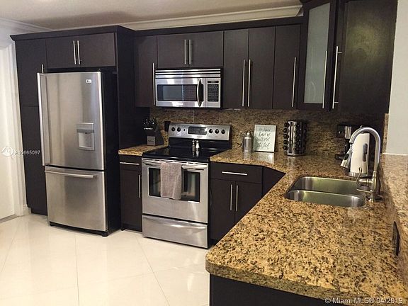 3rd image of 861 Sevilla Cir #861