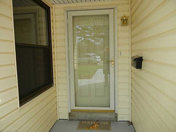 2nd image of 3533 Daisy Cres