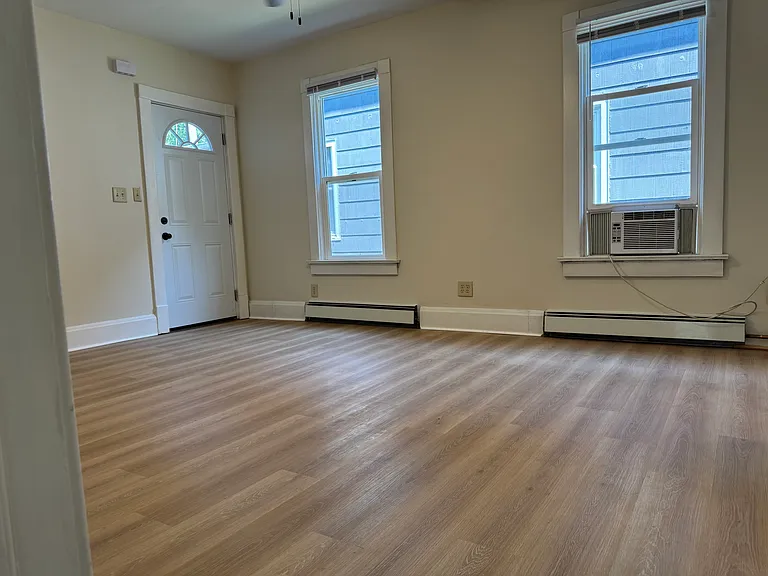 412 Warwick St — Photo 9