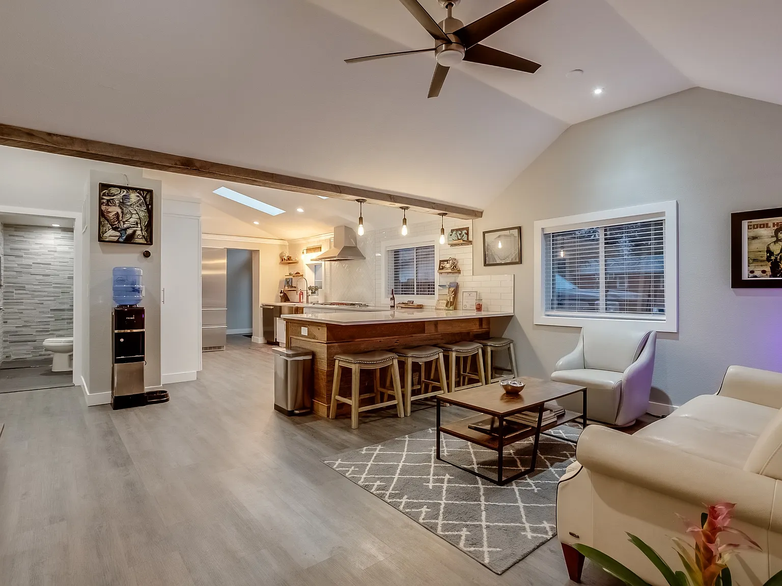 4 bed, $8,820 — Photo 1