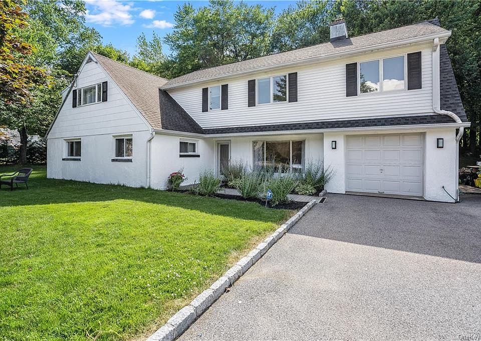 1st image of 9 Knollwood Dr