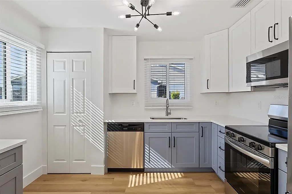 2 bed, 2.5 bath, $1,600 — Photo 3