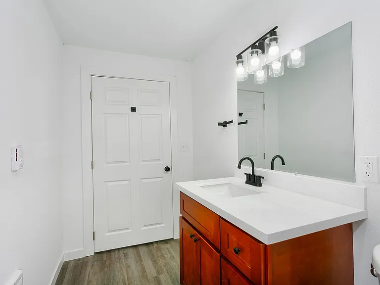 4919 Waller Rd E — Photo 31