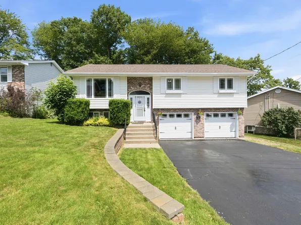 73 Wynn Castle Dr, Lower Sackville, NS B4E 2H3
