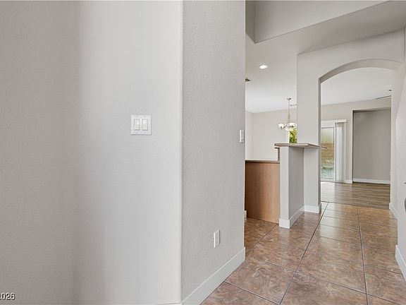 5th image of 137 Duxford Ave