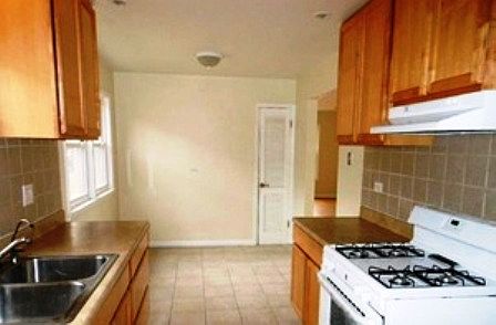 3rd image of 3946 W Estes Ave