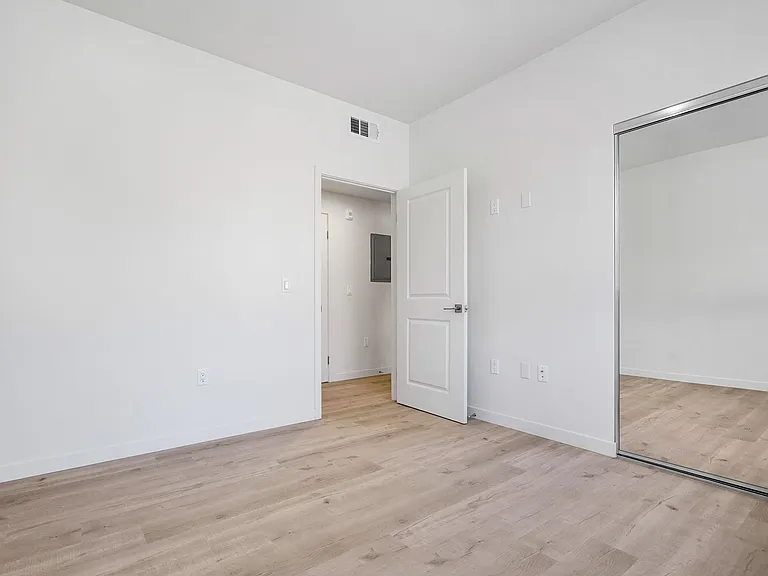 YaYa Columbus Apartments — Photo 9