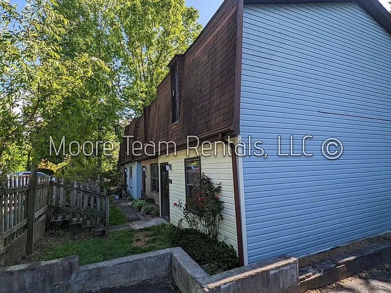 103-109 Paradise Ave — Photo 1