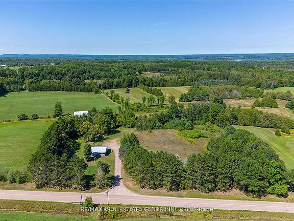 3rd image of 814 Sand Rd