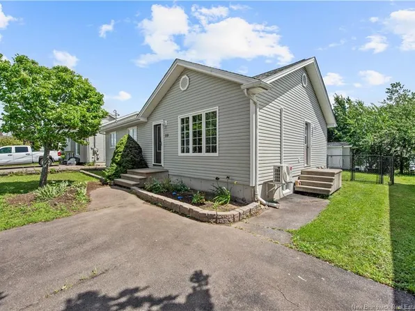 118 Hemmer Jane Dr, Moncton, NB E1G 2H4