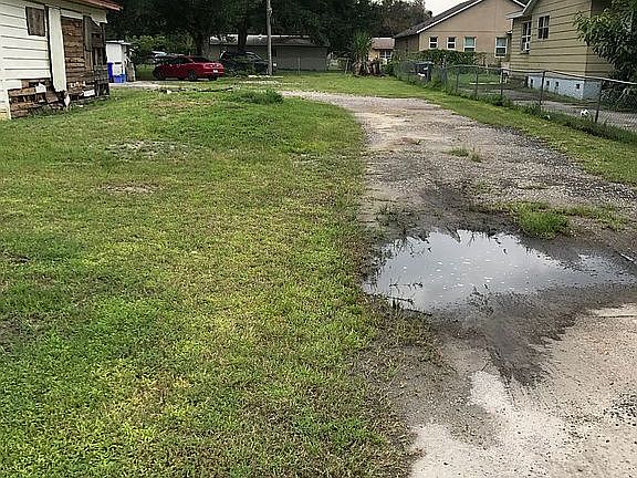 2nd image of 809 Pamela Ave