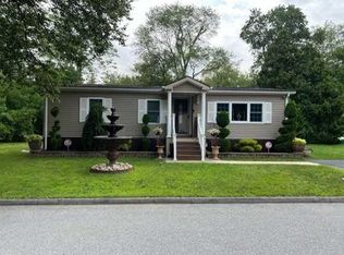 12 Leisure Ln, Hyde Park, NY 12538