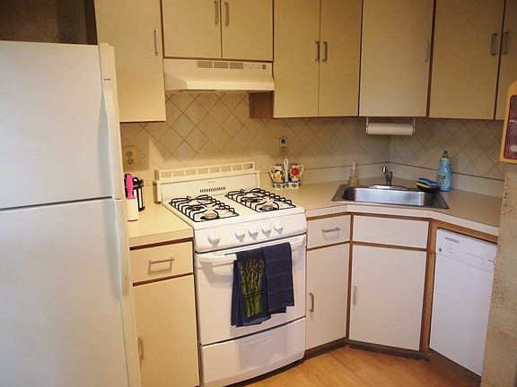 3rd image of 58 Bridalmere Ct Unit 3