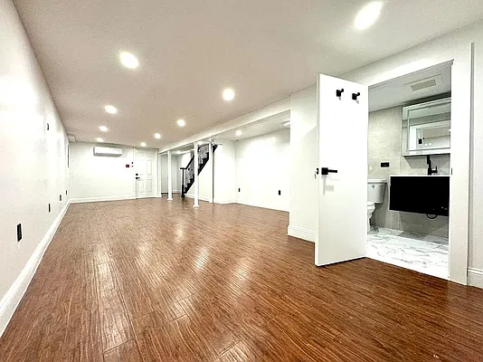 Rented by Pear NYC LLC | media 37