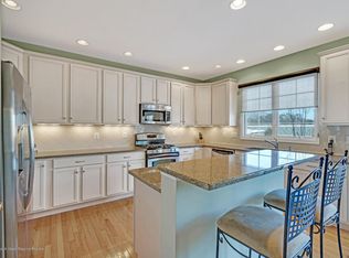 4 Crane Ct, Manahawkin, NJ 08050
