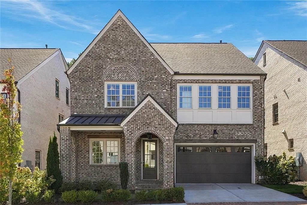 4 bed, 4.5 bath, 4084 sqft, $6,500 — Photo 1