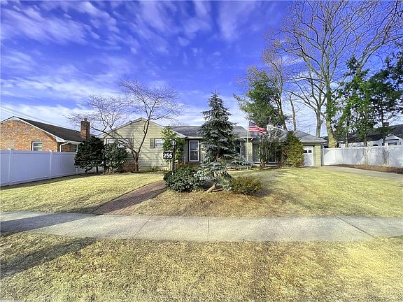 4th image of 255 Caswell Ave