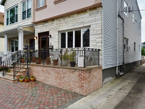 19 West 32nd Street image 2 of 26