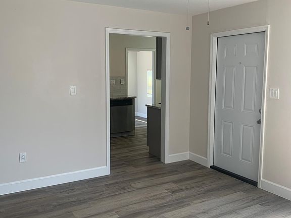 4th image of 920 Gray St S