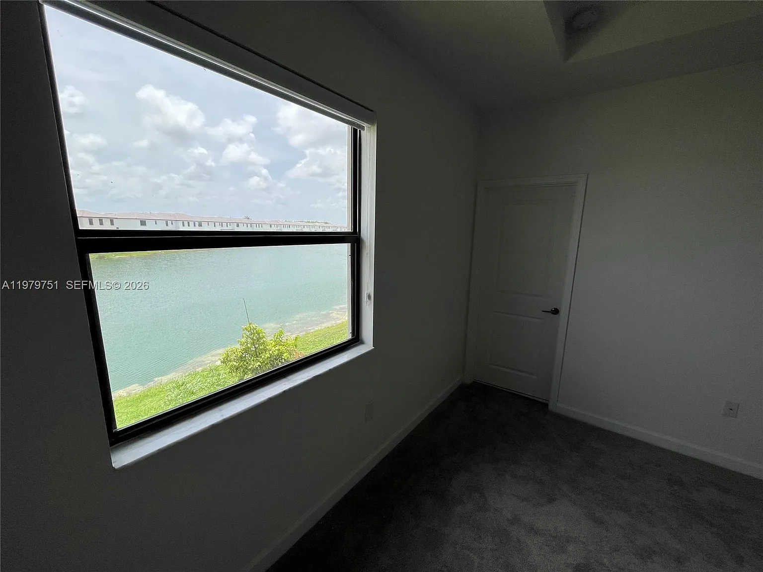 3 bed, 2.5 bath, 1489 sqft, $2,700 — Photo 4
