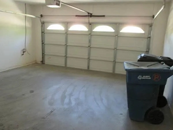 4043 S Vineyard Ave — Photo 13