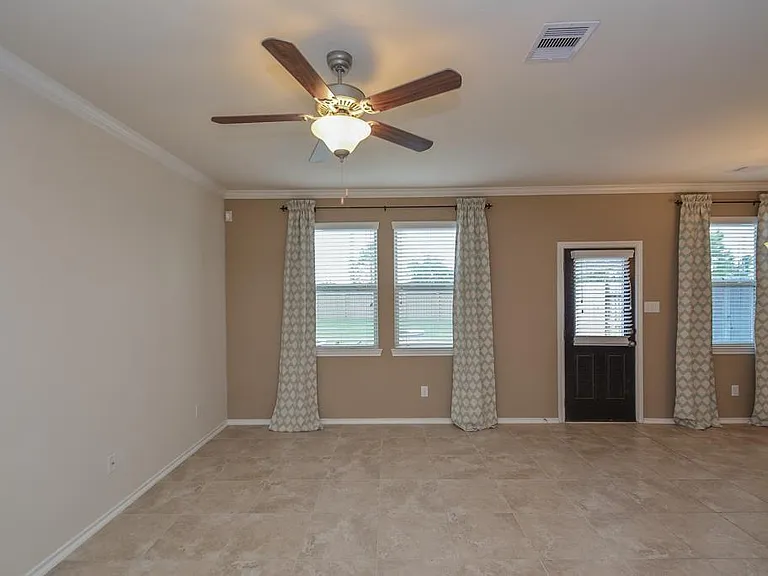 6490 Calgary Woods Ln — Photo 6