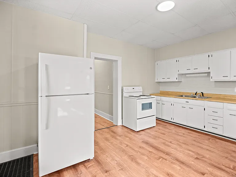 17 Raymond Ave #2 — Photo 7