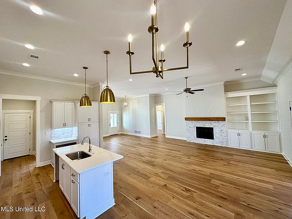4th image of 6599 Grand Oak Ln