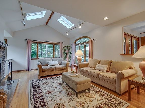 5th image of 70 Canterbury Ln