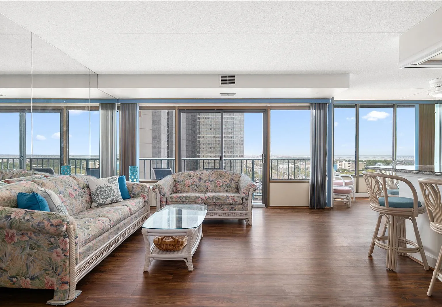 2 bed, 1090 sqft, $1,200 — Photo 3