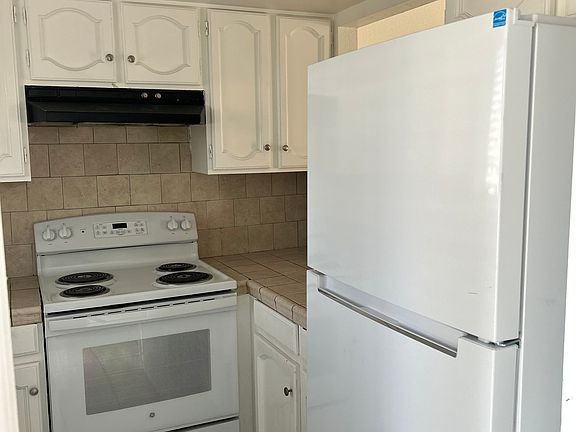 2nd image of 425 E Bruce Ave Unit B