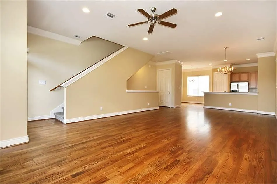 3 bed, 3.0 bath, 1990 sqft, $2,800 — Photo 3