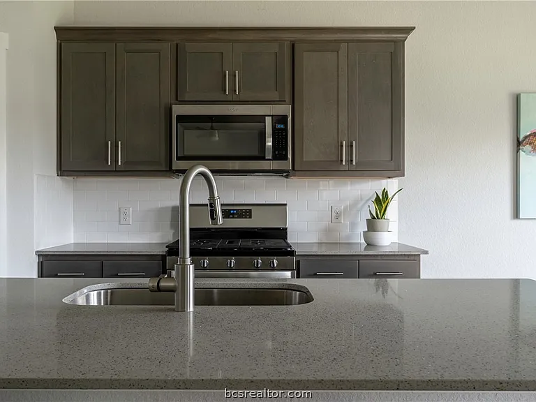 956 Lady Bird Ln — Photo 10