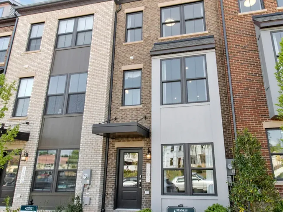 3467 Carnaby St