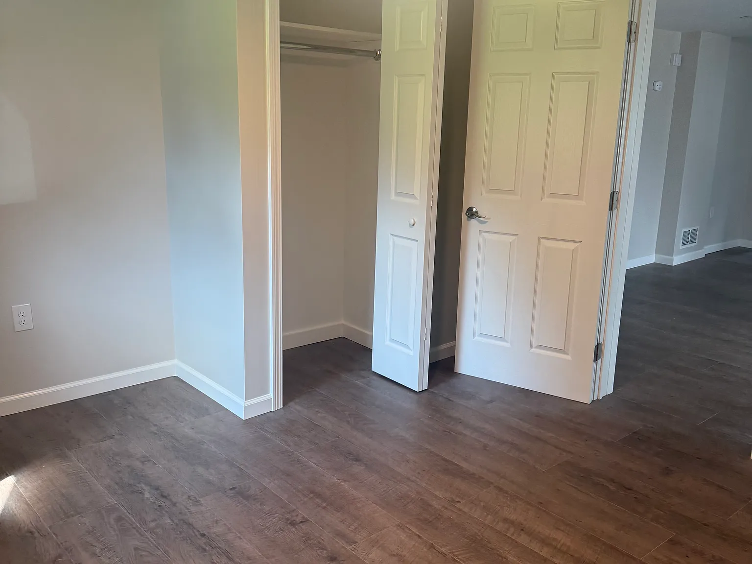 3 bed, 1100 sqft, $2,400 — Photo 3