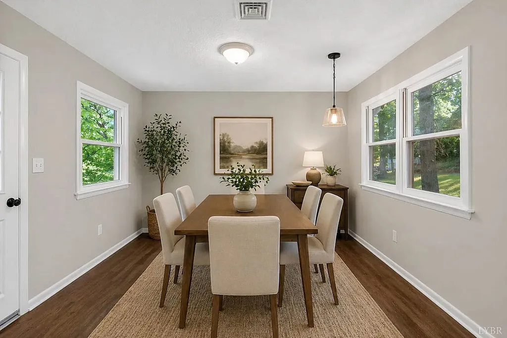 3-Bedroom Near Randolph & Liberty! — Photo 2