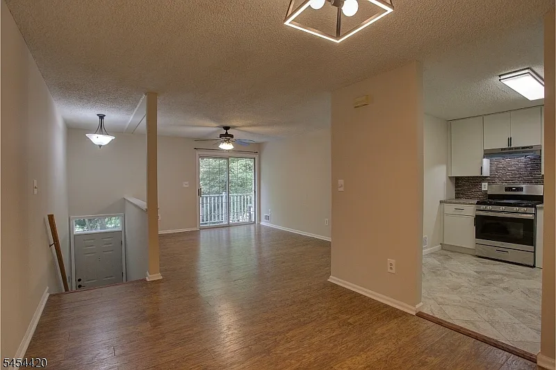 2 bed, 1.0 bath, $2,400 — Photo 3