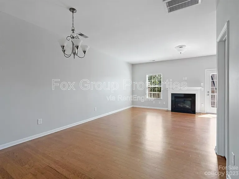 19036 Lake Breeze Dr — Photo 12