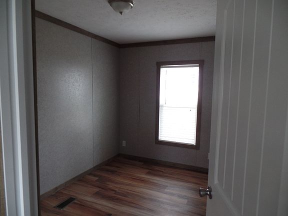 4th image of 442 Bayhead Dr