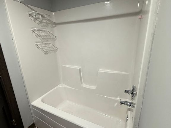 2nd image of 809 E 7th St #2