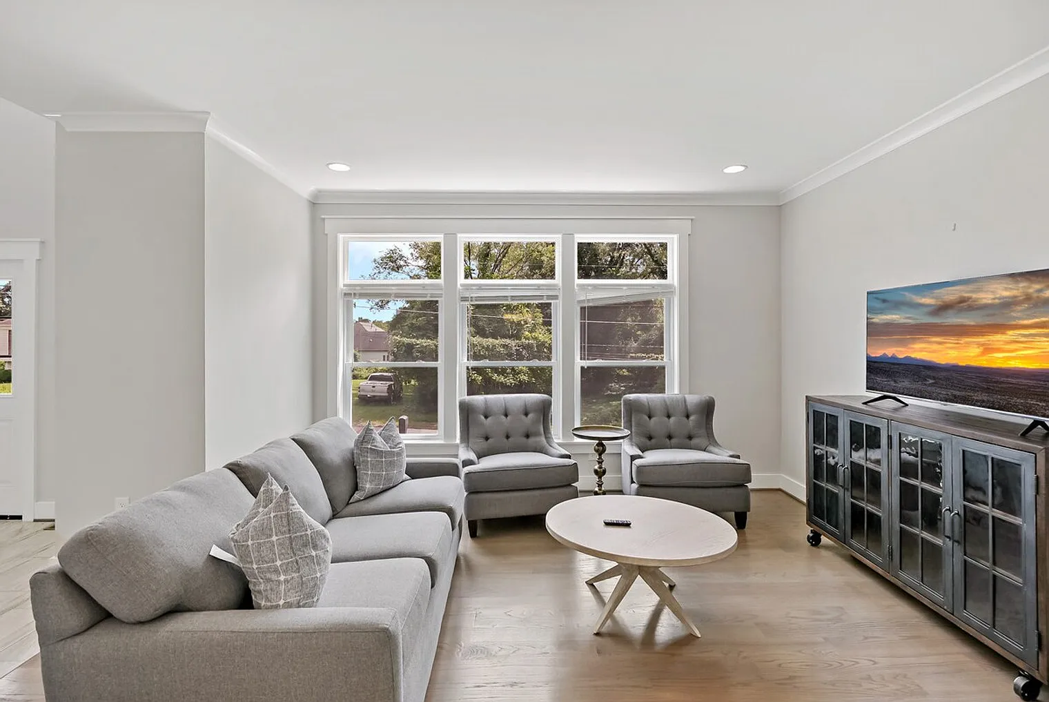 5 bed, 5.0 bath, $10,280 — Photo 2