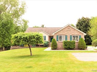 2619 Walton Blvd, Rochester Hills, MI 48309