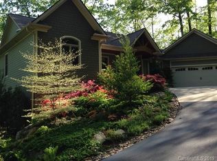 122 Mountain Crest Dr, Hendersonville, NC 28739