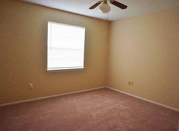 4th image of 405 Evergreen Dr