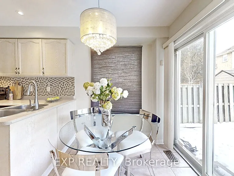 8 Hacienda Dr — Photo 10