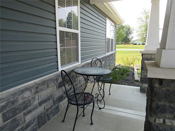 4th image of 12 Diamond Ln