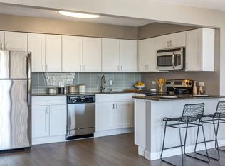 2556 N Clark St #402, Chicago, IL 60614