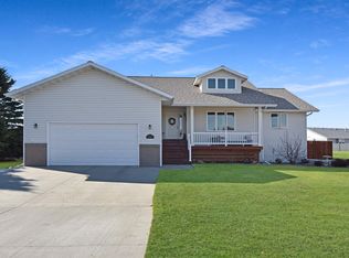 711 Franklin Dr, Garrison, ND 58540