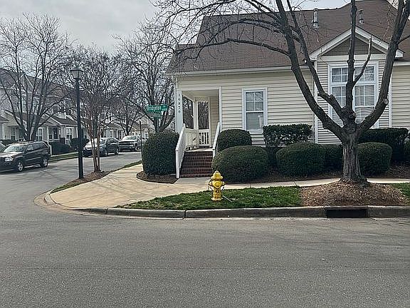 3rd image of 16870 Bridgeton Ln